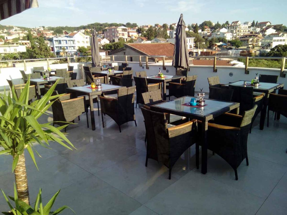 Compass Aparthotel Dobra Voda Exterior photo